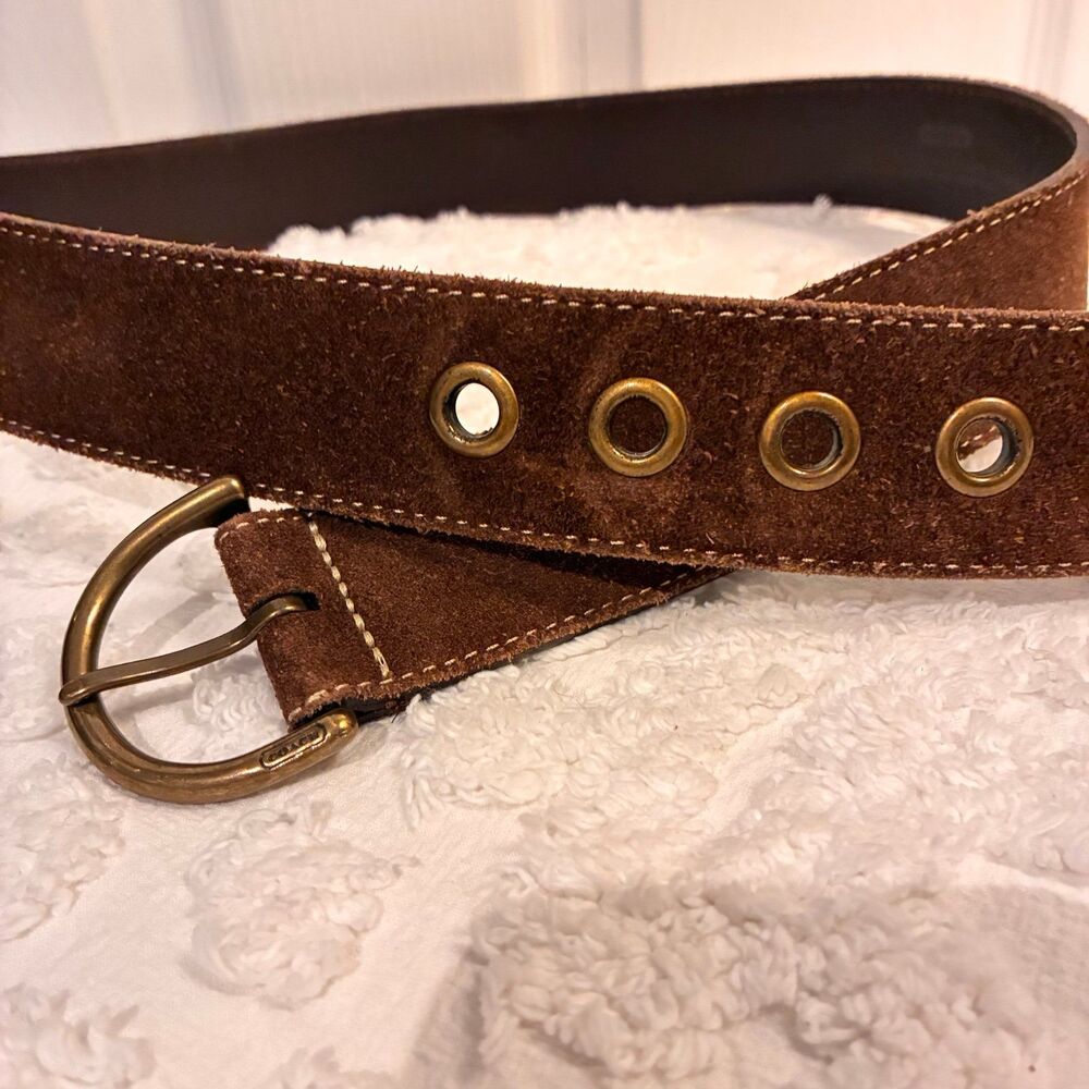Vtg Women’s Coach Brown Suede Brass Grommet Belt Brass Buckle Size Medium - Picture 2 of 12